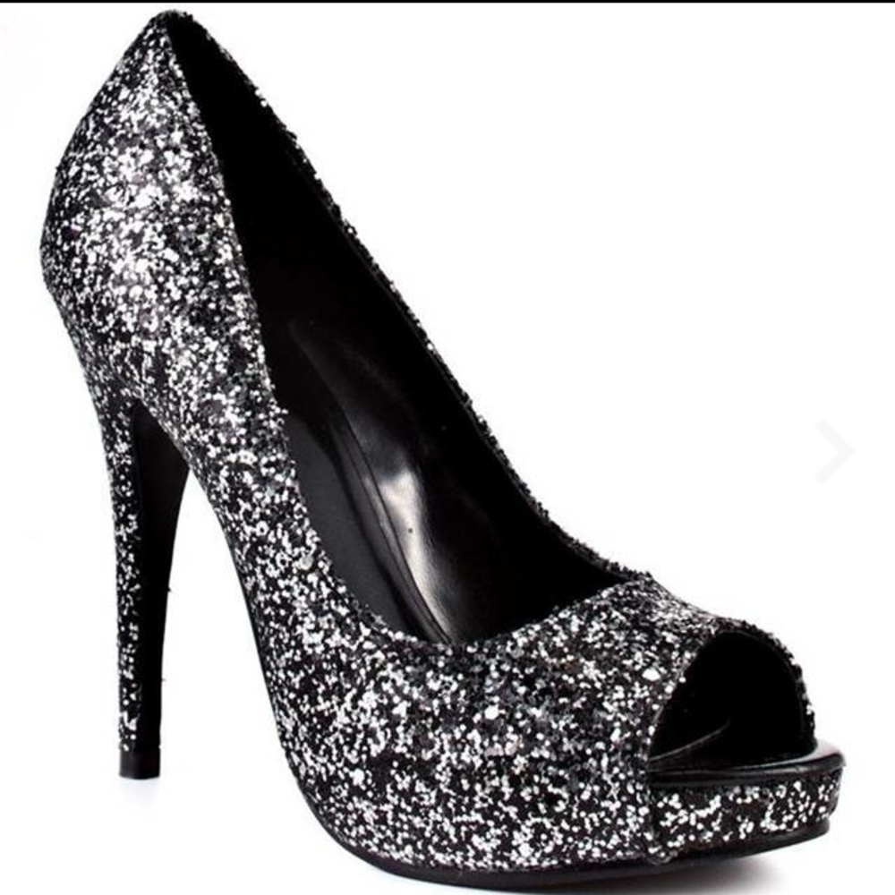 NWOT Black and Silver Glitter Pumps